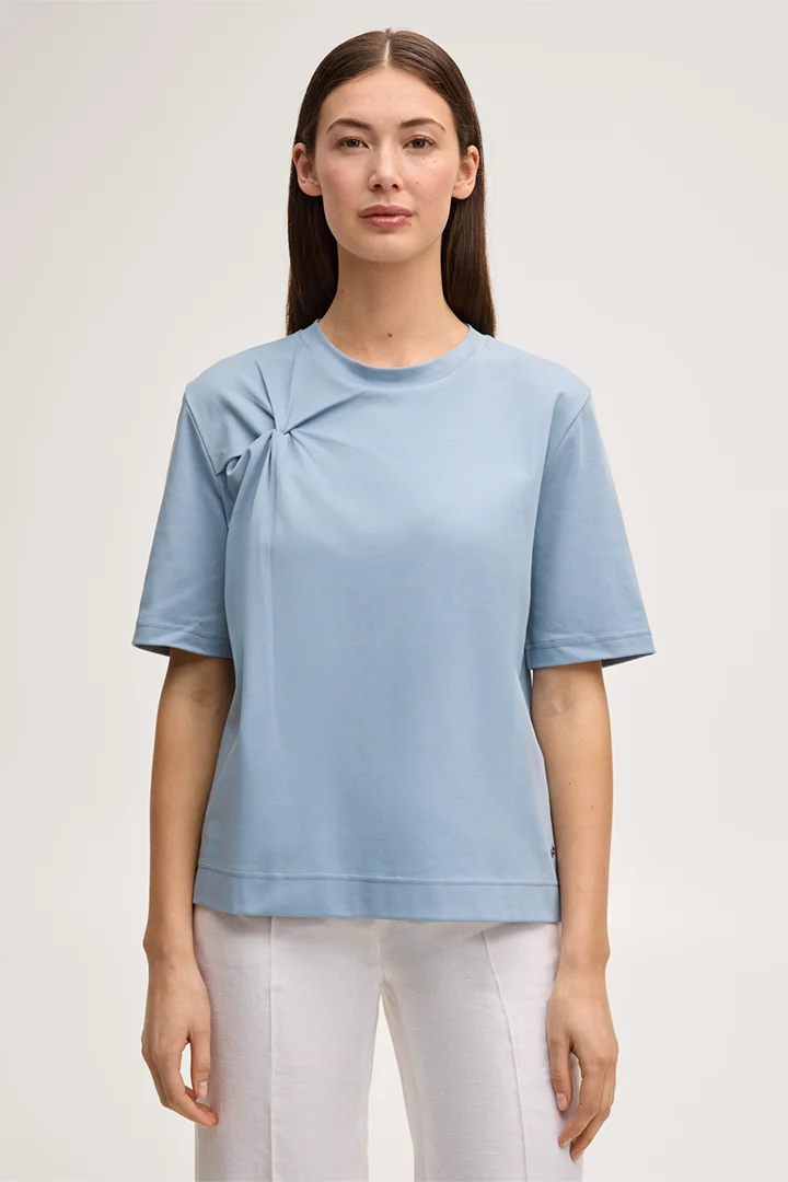 Führt zu Produktdetailseite „Baumwoll-Interlock-Halbarm-Shirt mit Knotendetail in Hellblau"