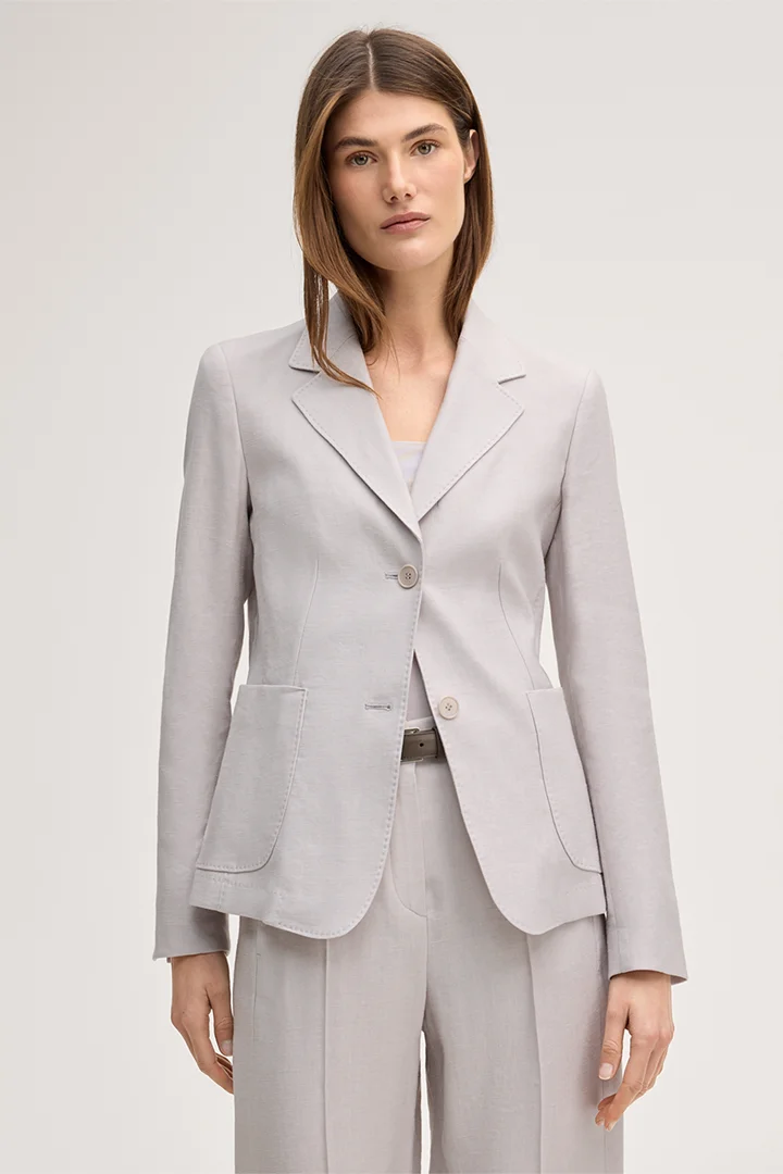 Leads to product detail page "Beige stretch linen blazer"