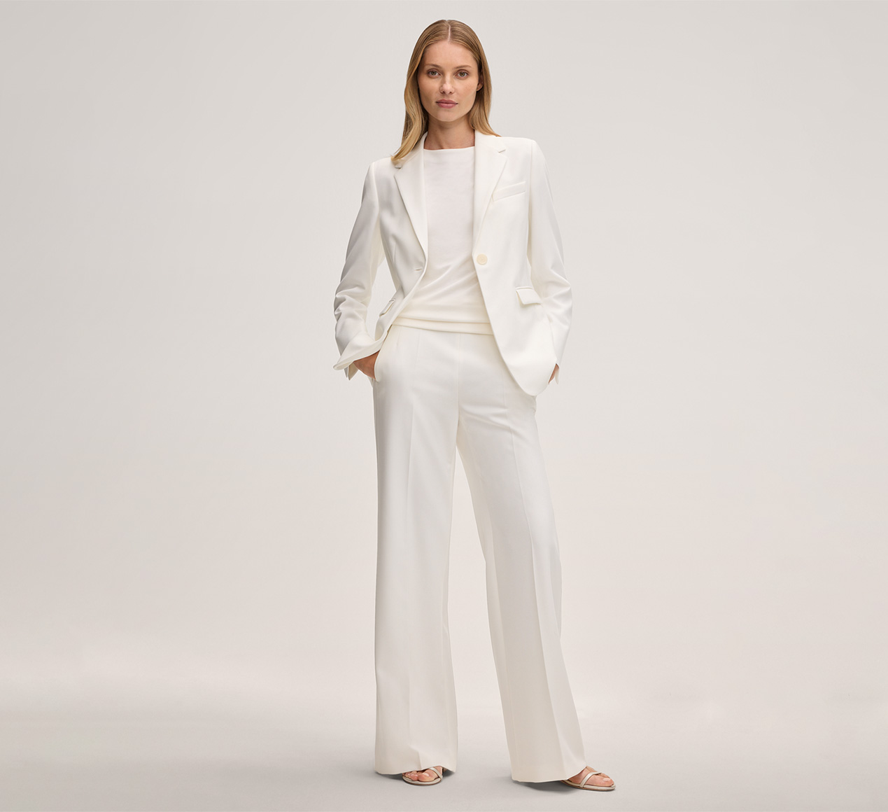 windsor. presents the product Crêpe Blazer in Ecru from the category Blazers