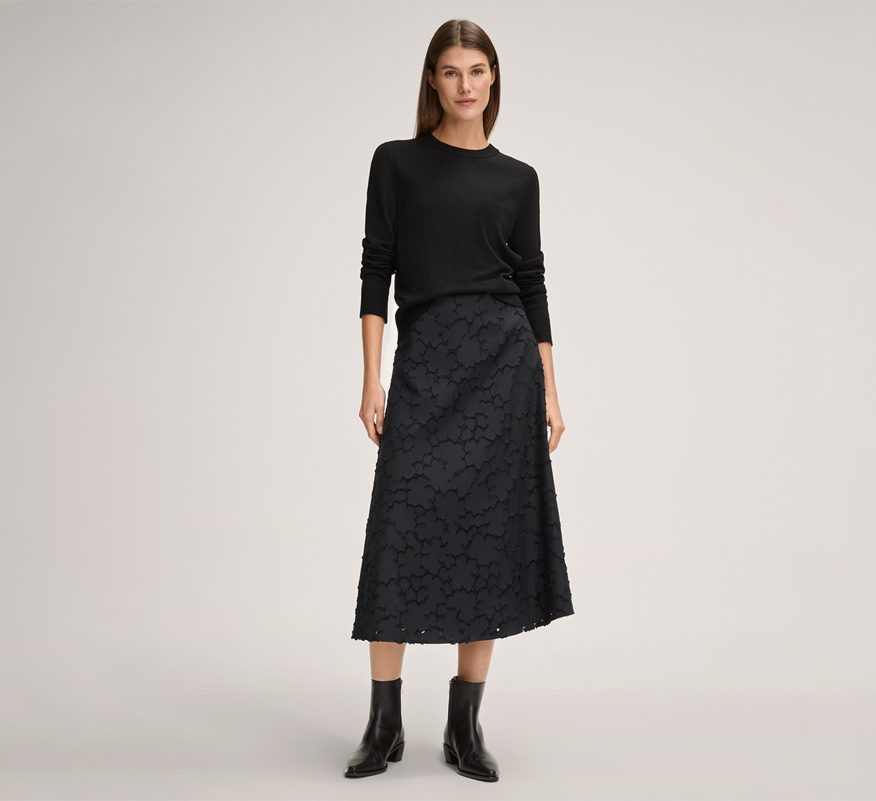 windsor. presents the product Midi Skirt in a Cotton Blend with Silk in Black from the category Skirts