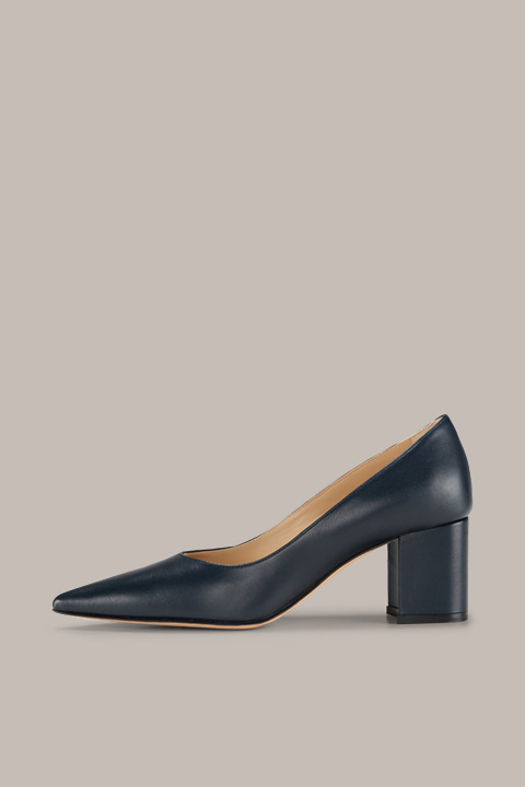 Pumps aus Lammnappaleder in Navy by Unützer