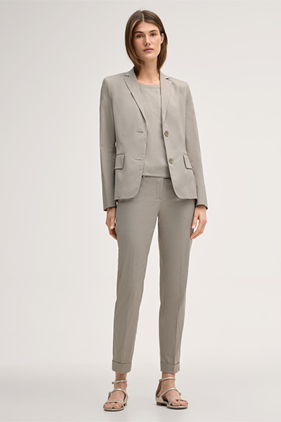 Baumwollstretch-Anzughose mit Umschlag in Greige