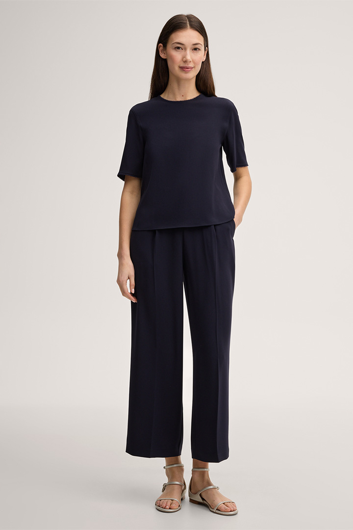 Führt zu Produktdetailseite „Crepe-Kurzarm-Bluse in Navy"