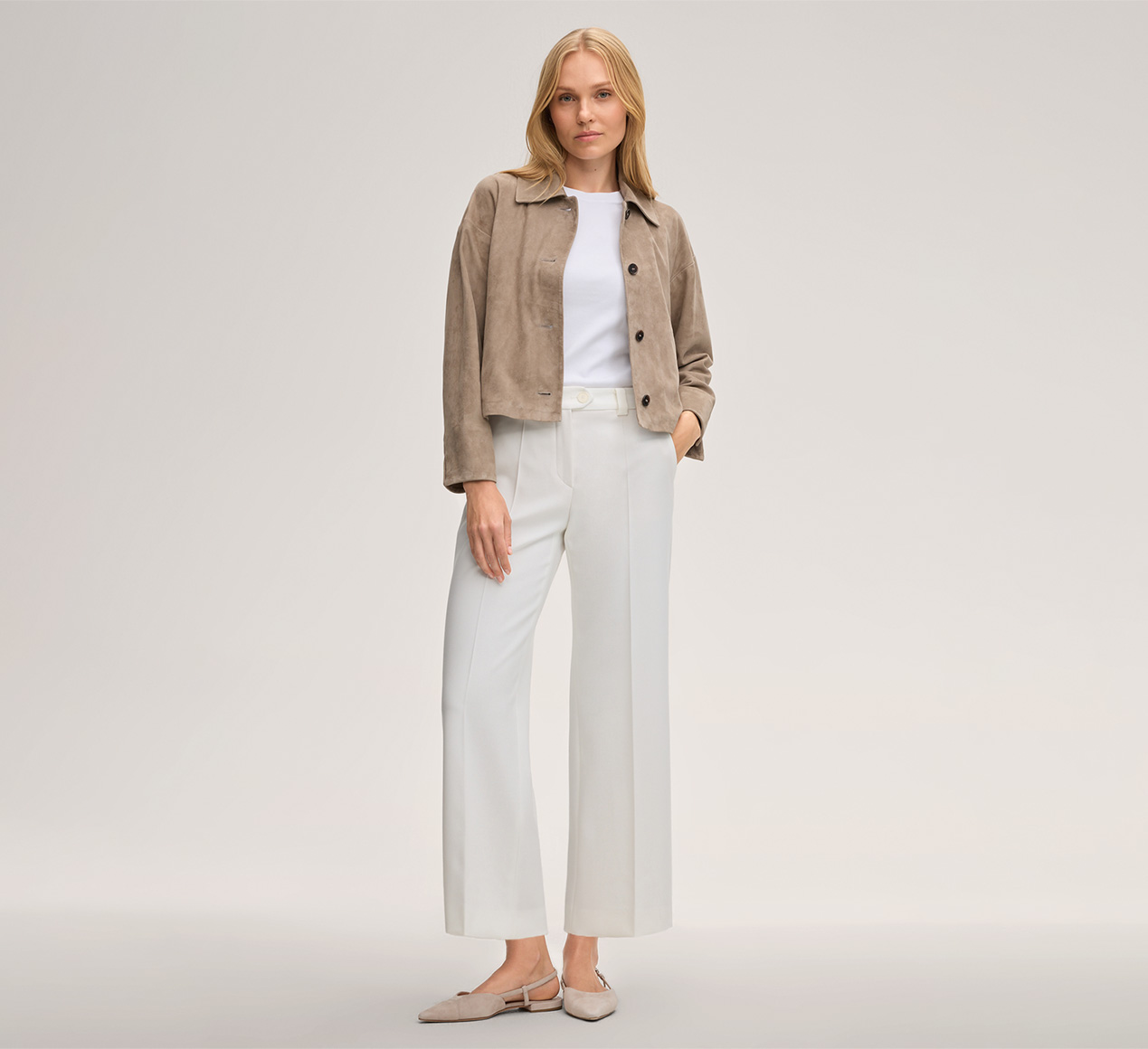 windsor. präsentiert das Produkt Lammvelours-Leder-Hemdjacke in Taupe aus der Kategorie Jacken & Mäntel