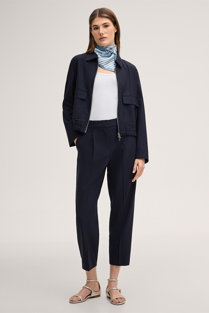 Führt zu Produktdetailseite „Schurwoll-Bundfaltenhose im Jogger-Stil in Navy"