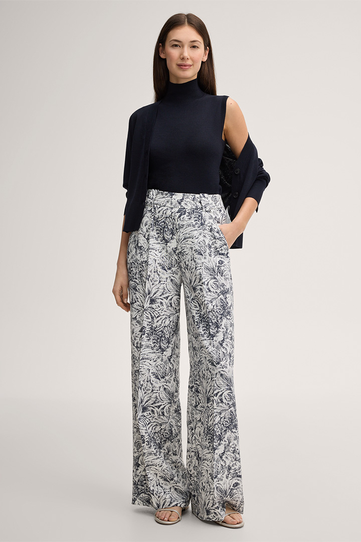 Führt zu Produktdetailseite „Schurwoll-Seidenmix-Rollkragen-Top in Navy"