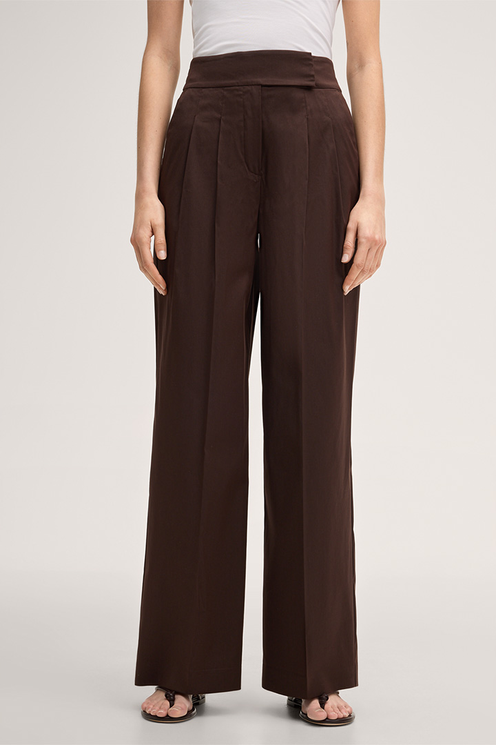 Mène à la page produit « Pantalon palazzo en coton stretch à pinces, couleur marron foncé »