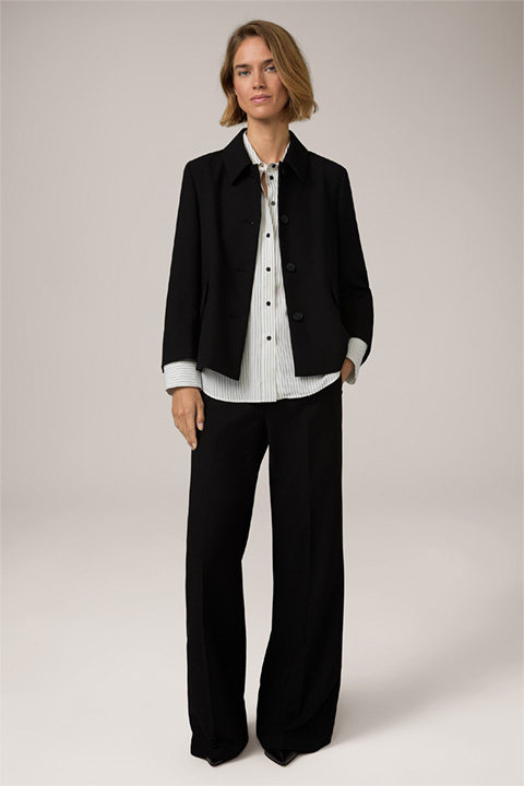Shop the look:Tailleur-pantalon en crêpe noir