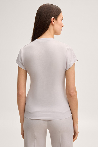 Leads to product detail page "Lyocell cotton T-shirt with V-neck in beige"