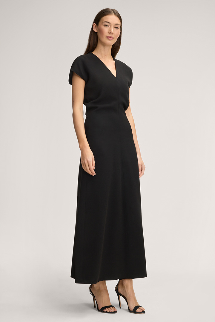 Führt zu Produktdetailseite „Crêpe-Maxi-Kleid mit V-Ausschnitt in Schwarz"