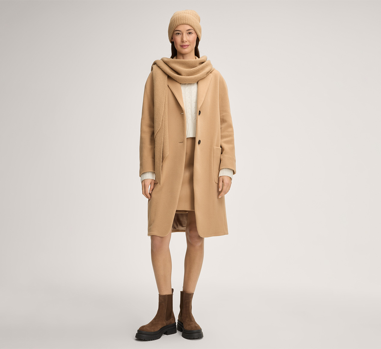 windsor. présente le produit Manteau à la coupe ovoïde en laine mélangée, en marron de la catégorie Vestes et manteaux