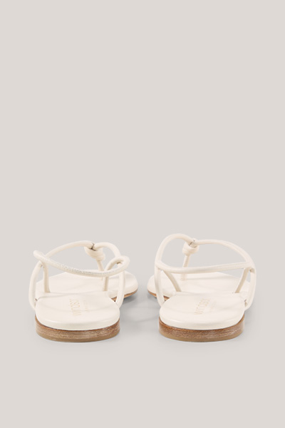 Sandale aus Lammnappaleder in Ecru