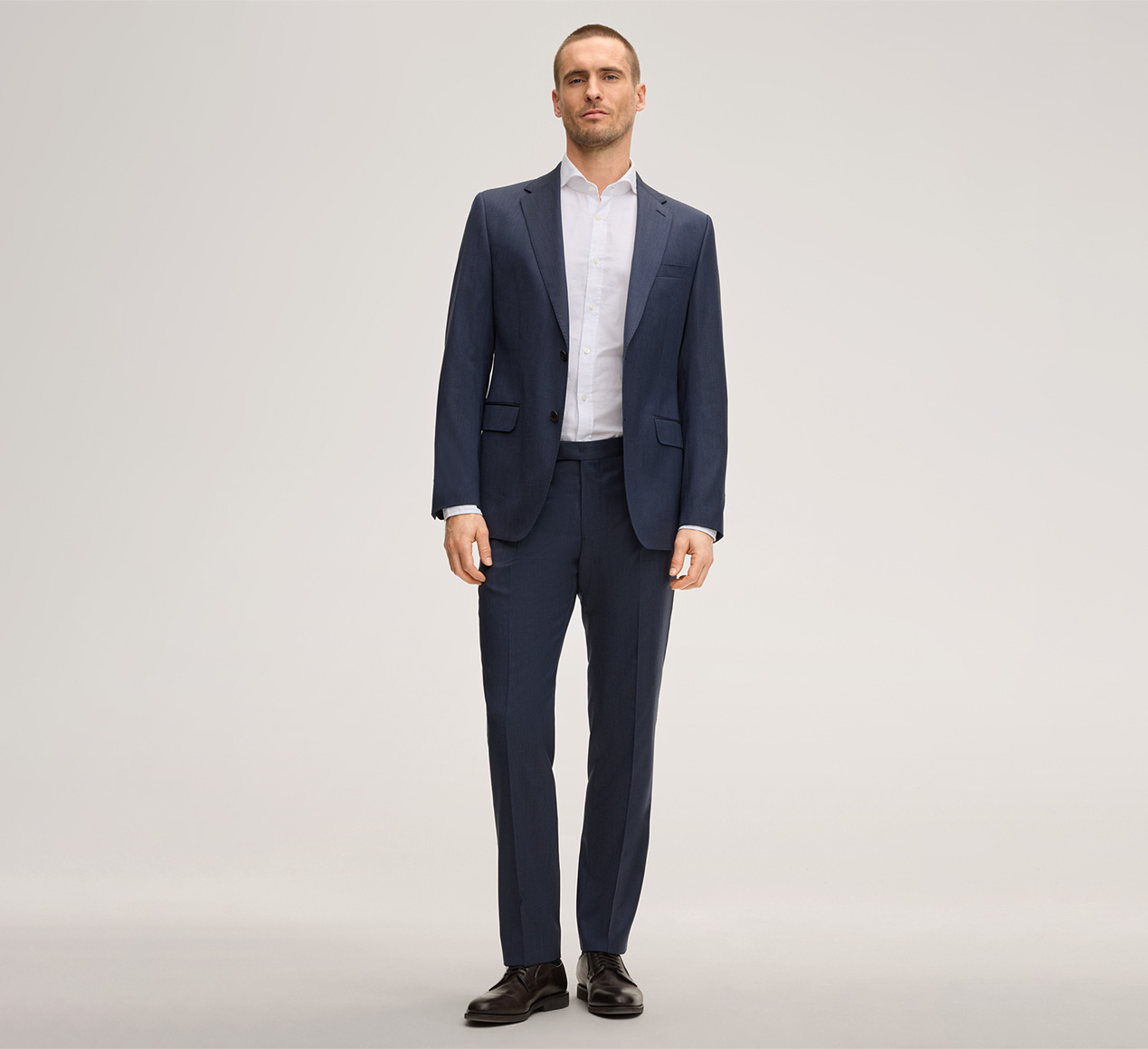 windsor. präsentiert das Produkt Schurwoll-Baukasten-Hose Sole in Blau aus der Kategorie Hosen & Jeans