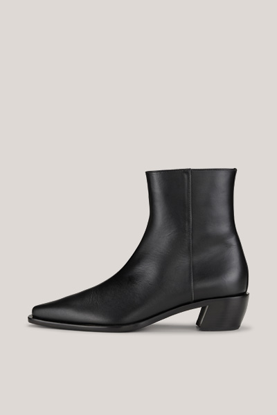 Stiefelette aus Nappaleder in Schwarz by Unützer