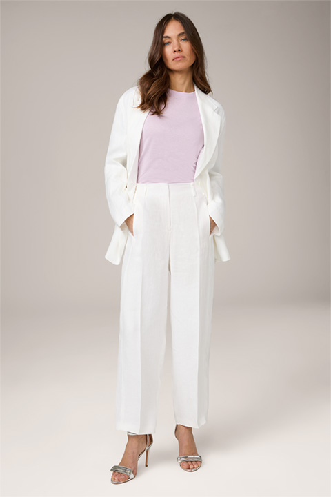 <p><strong>Shop the Look:</strong><br> Tailleur-pantalon en lin sergé blanc</p>
