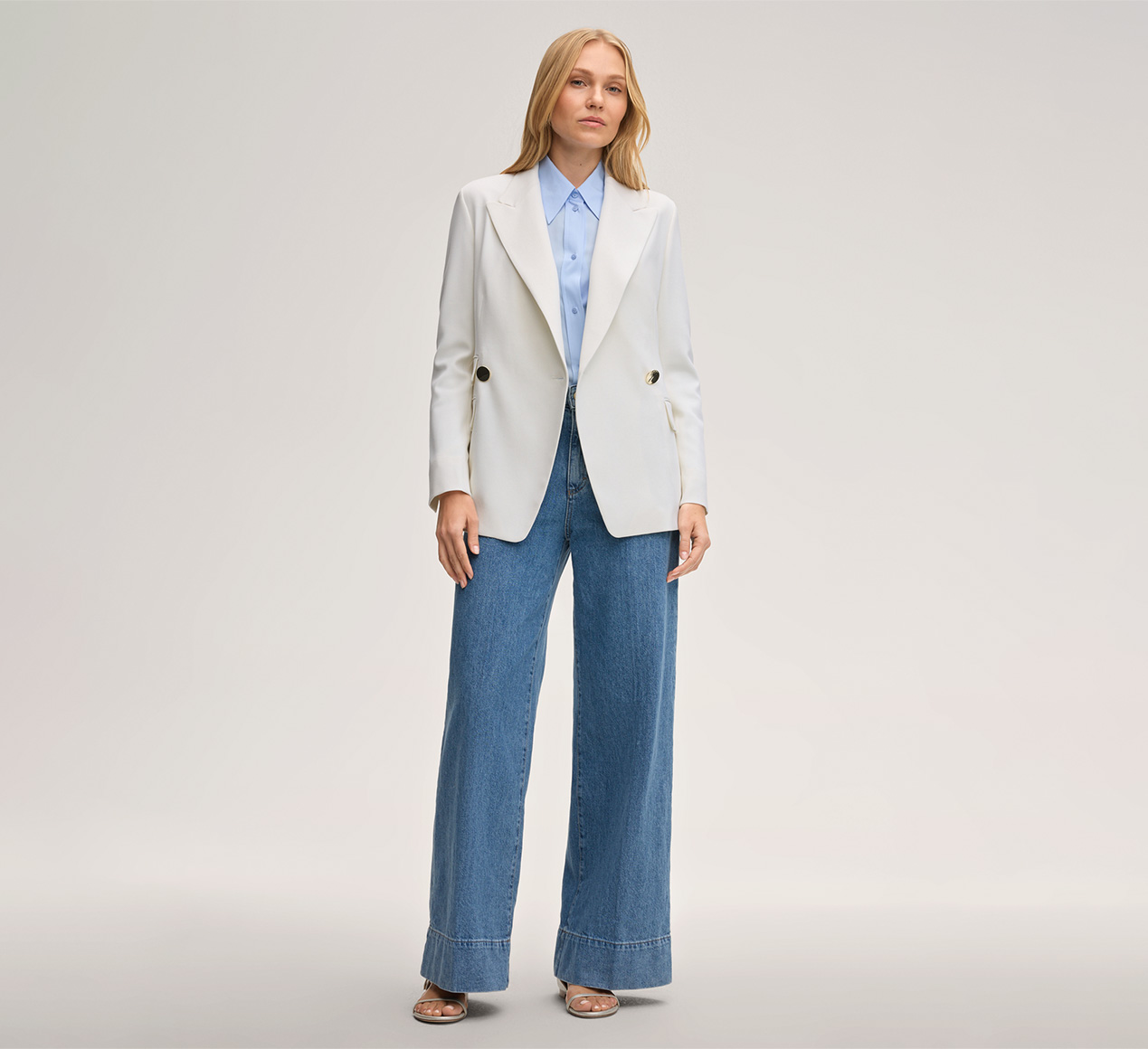 windsor. präsentiert das Produkt Schurwollstretch-Doppelreiher-Blazer in Ecru aus der Kategorie Blazer