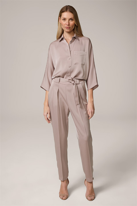<p><strong>Shop the look:</strong><br> Crêpe-Kombi in Taupe</p>