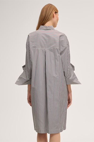 Baumwoll-Kleid Loose Fit in Ecru-Dunkelbraun gestreift