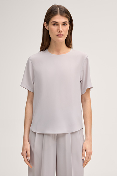 Chemisier à manches courtes en crêpe, couleur beige