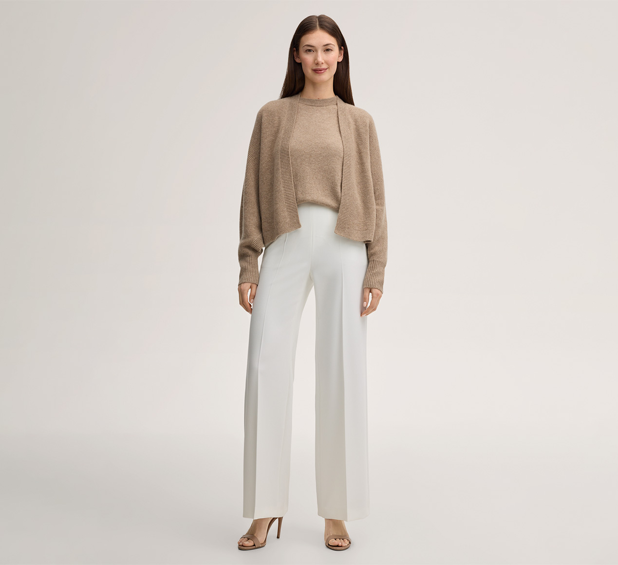 windsor. présente le produit Cape en cachemire, taupe de la catégorie Tricot