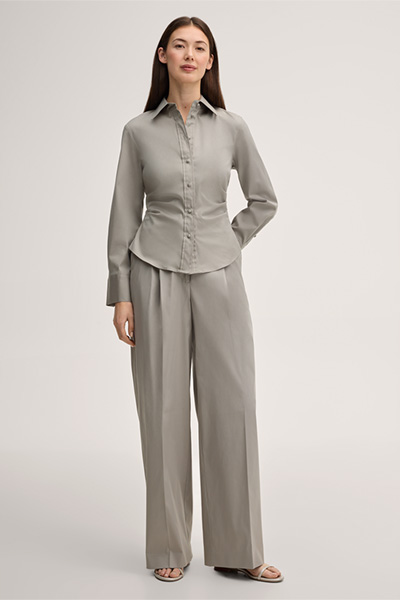 Baumwollstretch-Hemd-Bluse in Greige