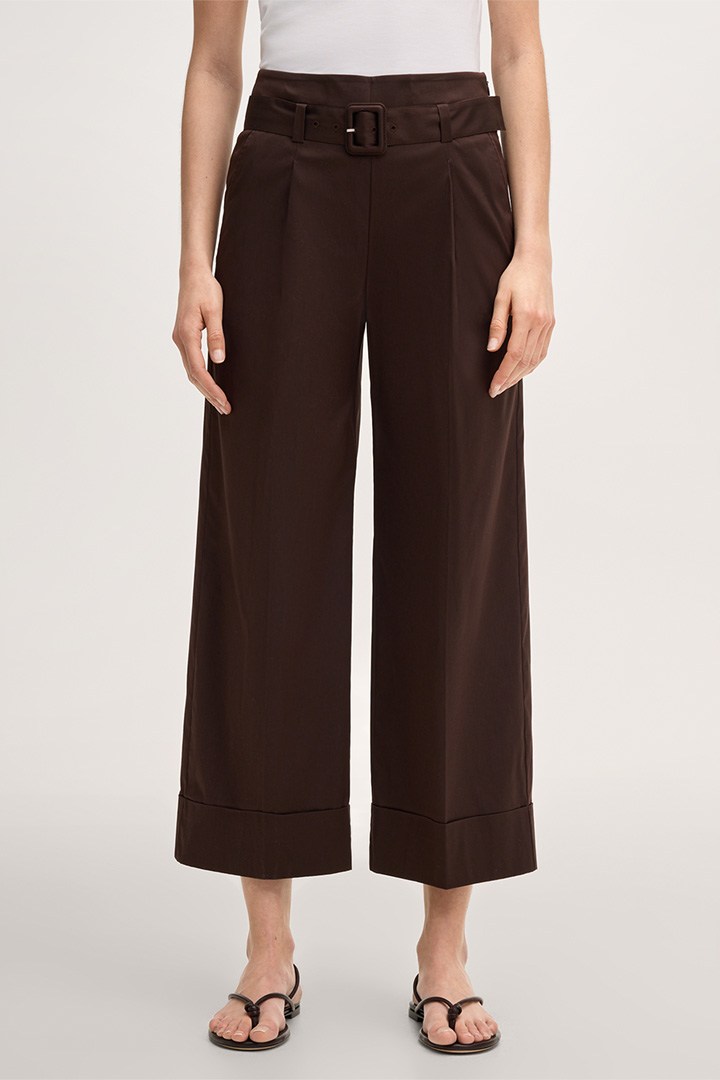 Leads to product detail page "Cotton stretch culottes with a pleat on the waistband in dark brown"