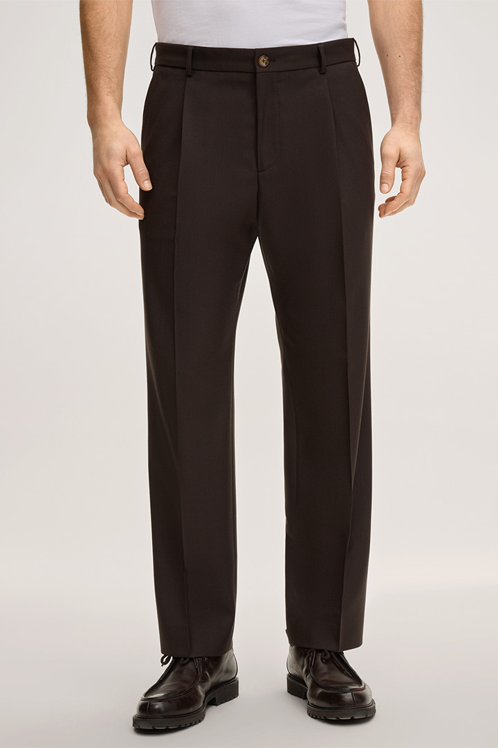 Führt zu Produktdetailseite „Schurwoll-Baukasten-Hose Francos mit Bundfalte in Braun"