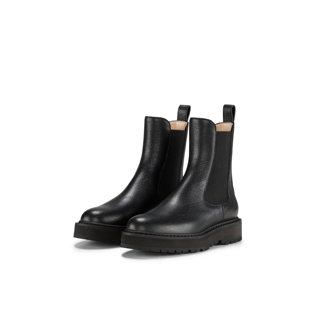 Chelsea Boot in Calf Nappa Leather in Black by Unützer in the