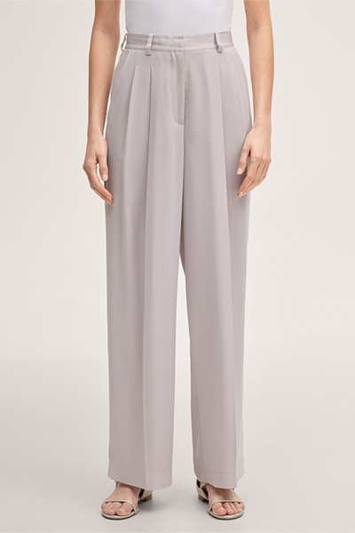 Crêpe Marlene pleated trousers in beige