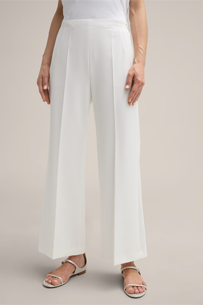 Pantalon style jupe-culotte en crêpe, en écru