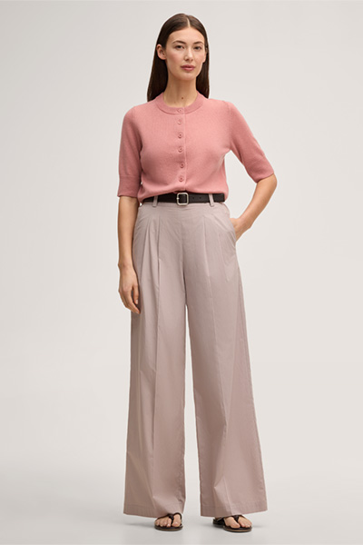 Leads to product detail page "Pink cashmere cardigan"