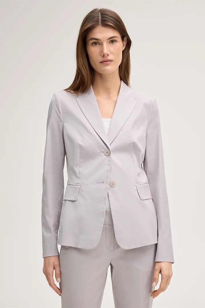 Leads to product detail page "Beige stretch cotton blazer"