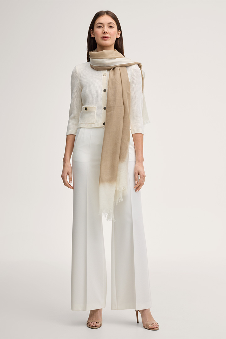 Führt zu Produktdetailseite „Schurwoll-Schal mit Farbverlauf in Taupe"