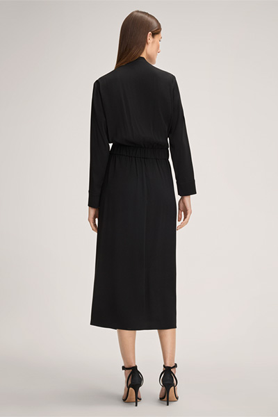 Tricacetat-Kleid in Midi-Länge mit Gürtel in Schwarz