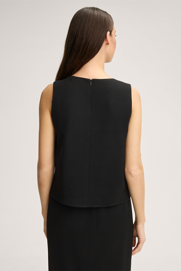 Crêpe Blouse Top with Boat Neck in Black