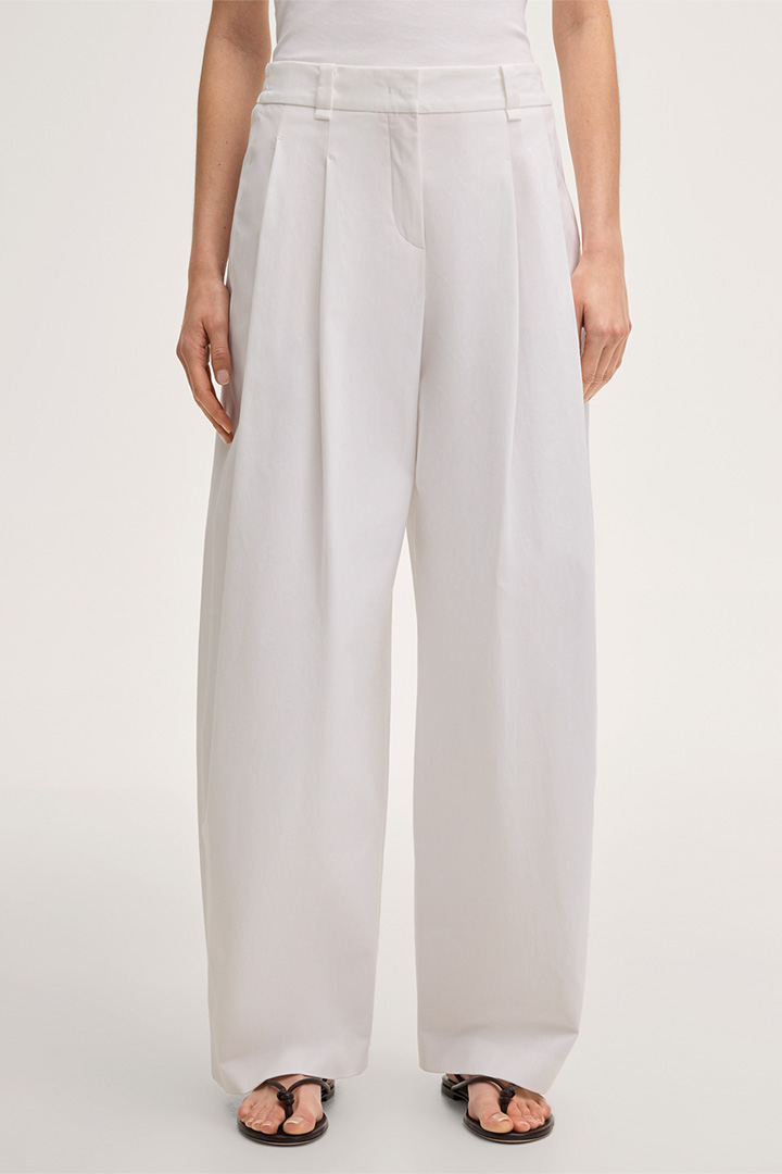 Pantalon palazzo en gabardine de coton stretch avec plis à la taille, couleur blanche