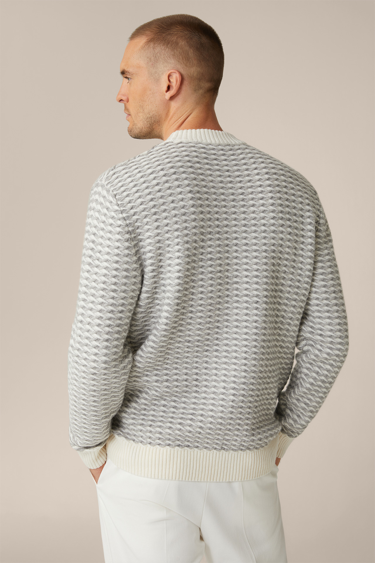 Schurwoll-Rundhals-Pullover Amilo mit Cashmere in Ecru-Grau strukturiert