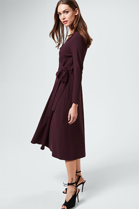 Crêpe-Wickel-Kleid in Bordeaux