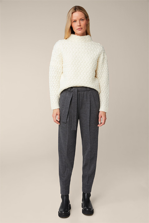 Pantalon en jersey de laine à pinces et ceinture, en gris chiné