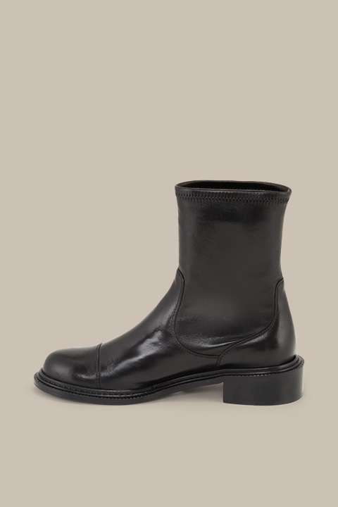 Ankle boots in Nappa Lamb Leather by Unützer in Black
