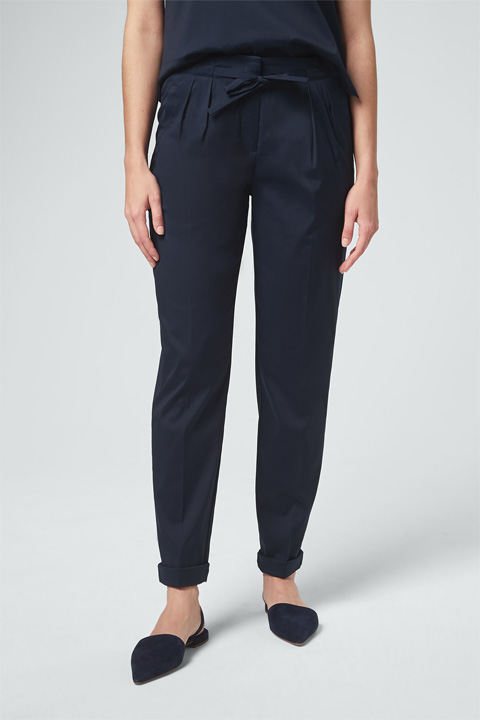Baumwollstretch-Bundfaltenhose in Navy