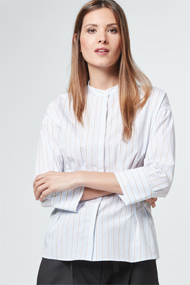 Bluse in Hellblau gestreift