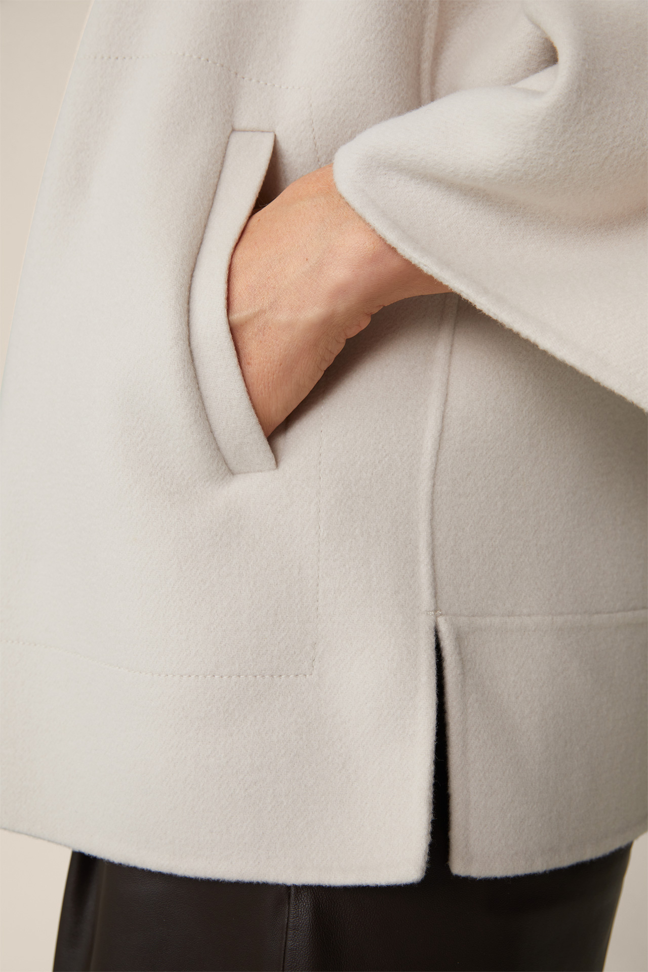 Schurwoll-Double-Cape-Jacke mit Kapuze in Hellbeige Windsor Damen Kleidung Jacken & Mäntel Jacken Kapuzenjacken 