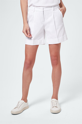 Shorts mit Umschlag in Weiß