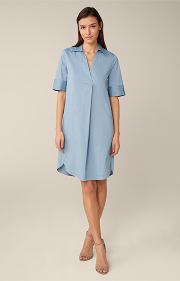 Baumwollstretch-Kleid mit Hemdkragen in Blau