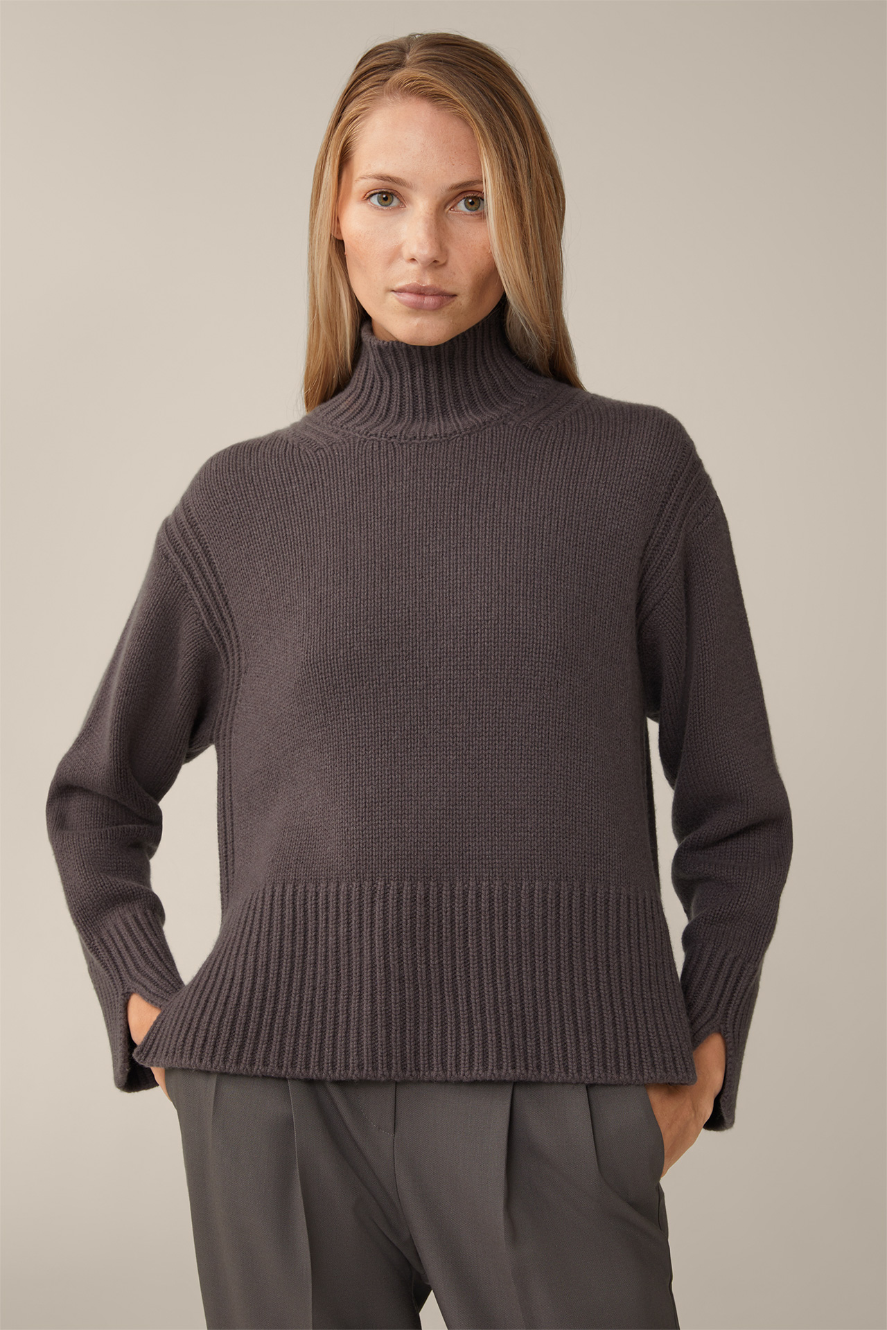 Cashmere Roll Neck Pullover in Taupe