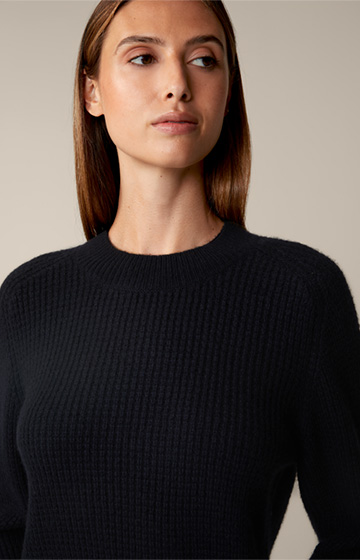 Navy Pullover in a Virgin Wool and Cashmere Mix