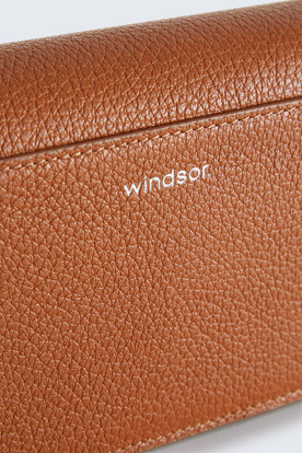 Kleine Crossbody-Tasche in Cognac