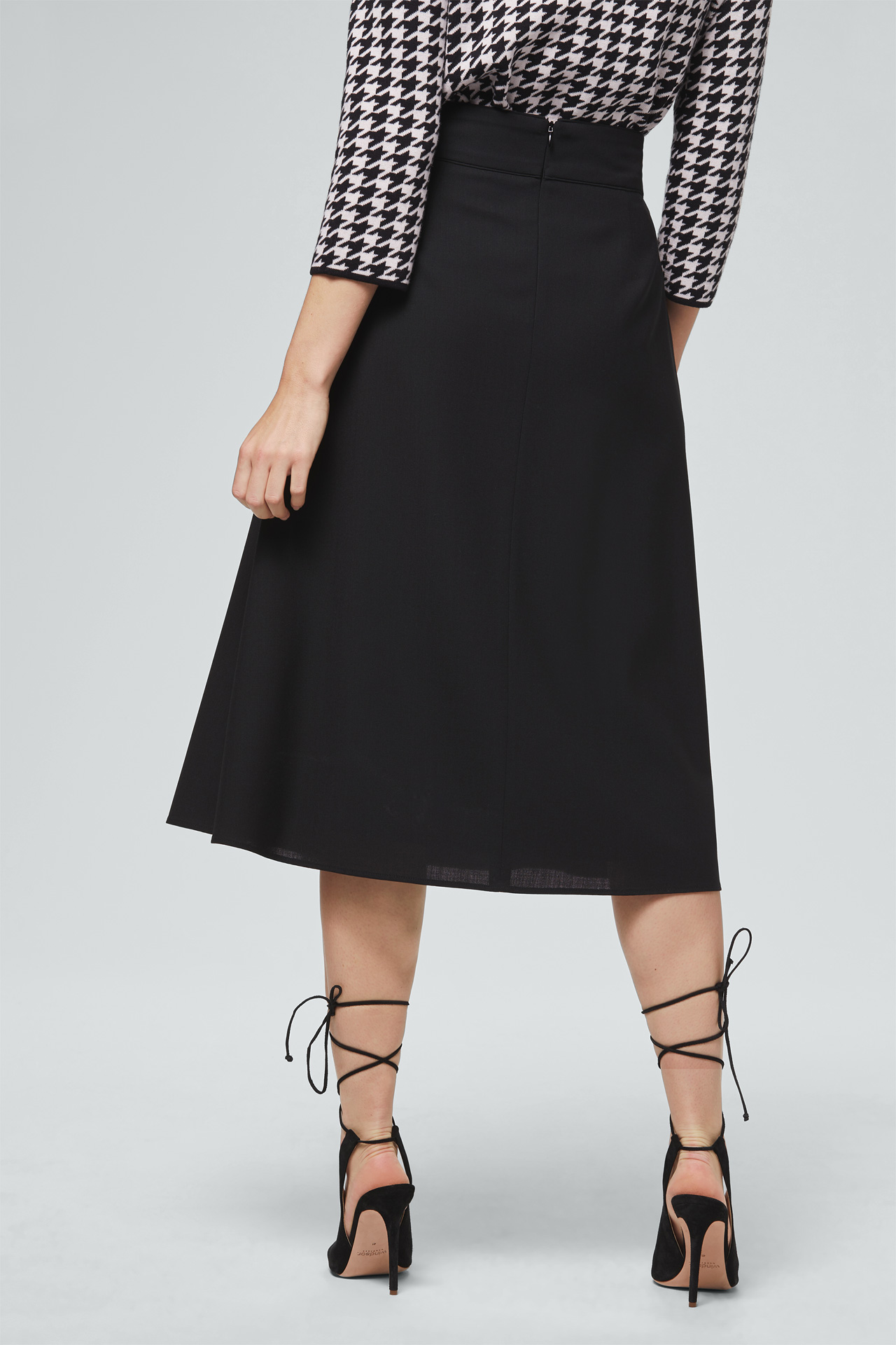 WollRock mit Kellerfalte in Schwarz im windsor.