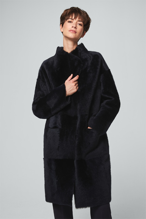 Lammfell-Wendemantel in Navy